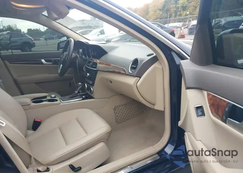 2014 Mercedes-Benz C 300 Sport 4Matic из США, поврежденный, VIN WDDGF8AB9ER314427